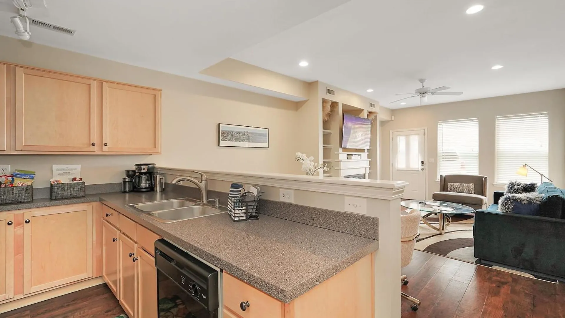Lux Townhouse, Walk To All, Sleeps 6 Adults Louisville