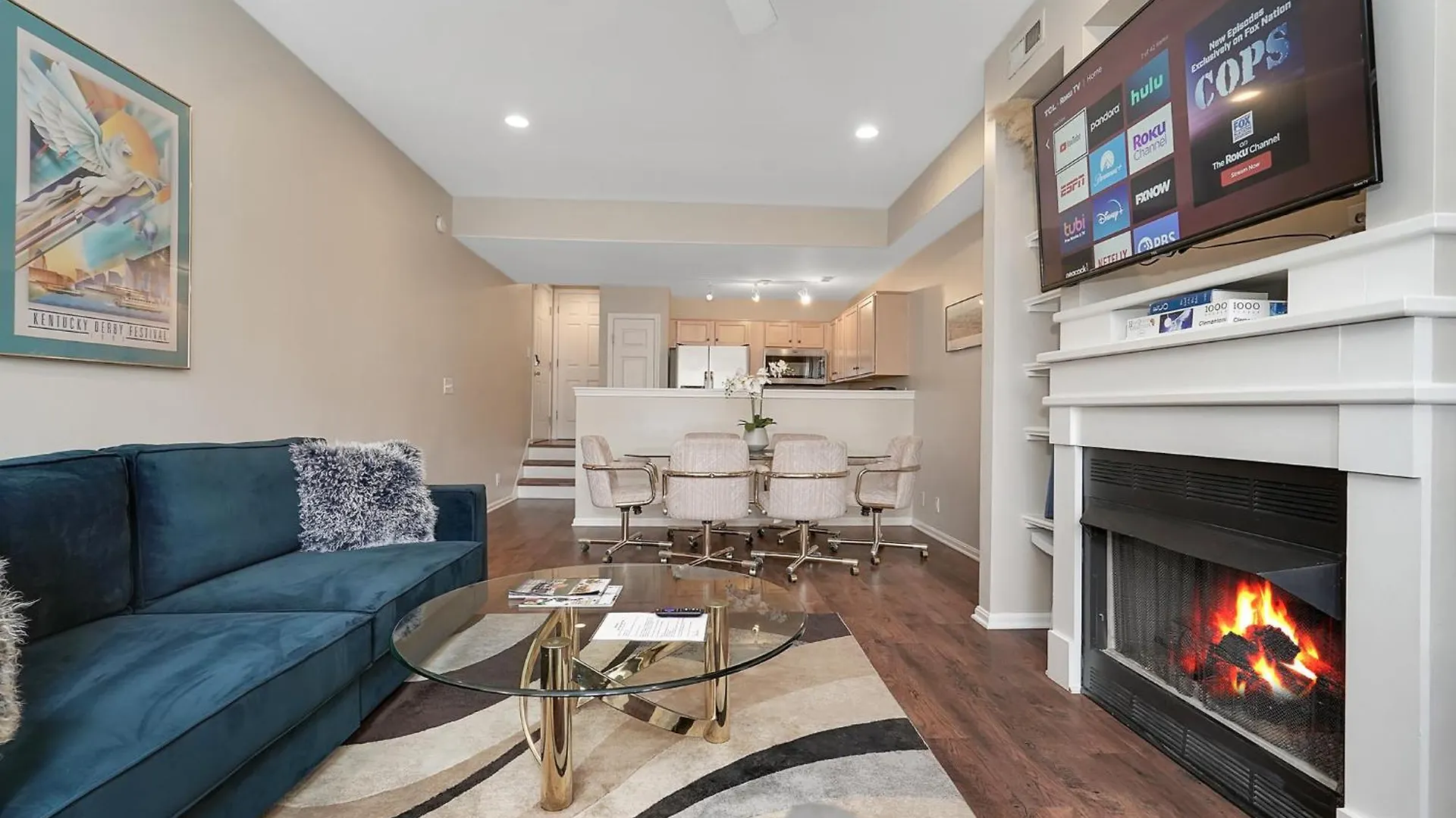 Lux Townhouse, Walk To All, Sleeps 6 Adults Louisville Apartment