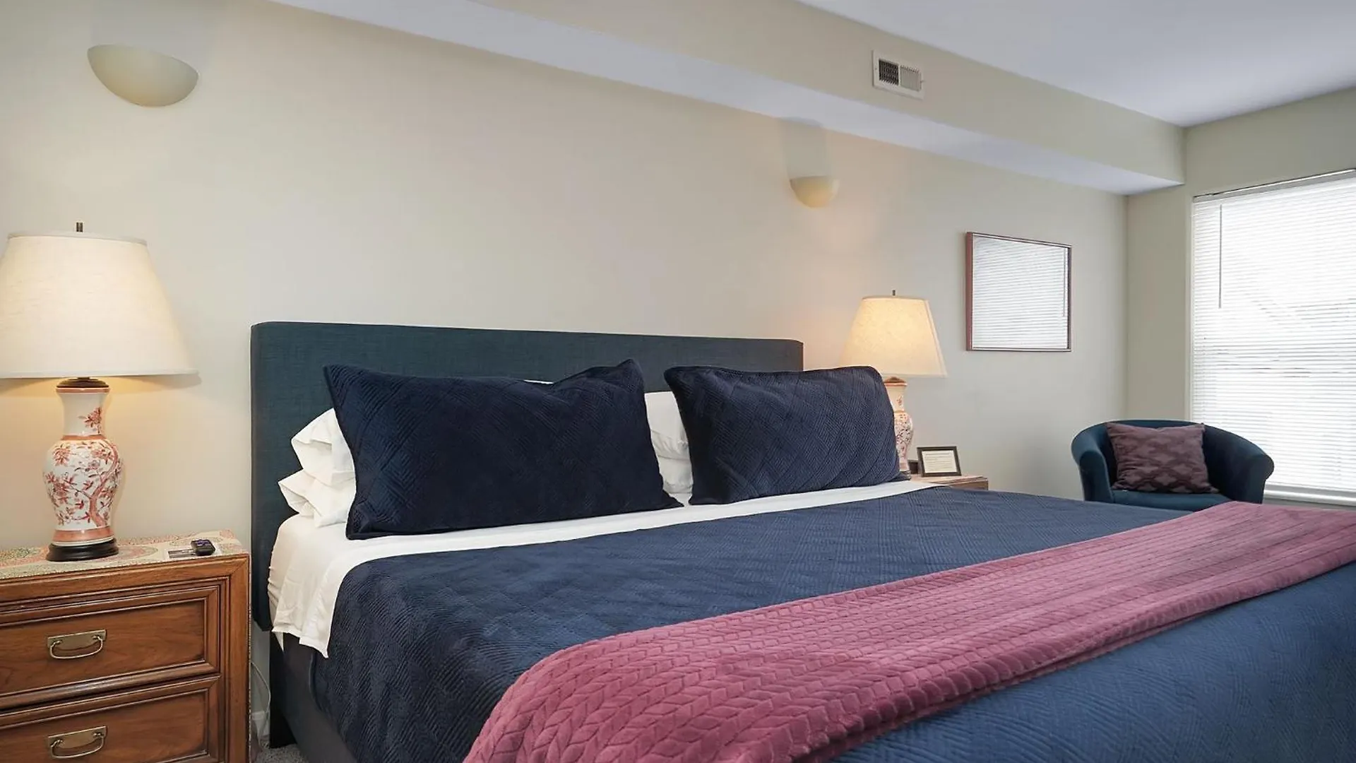 Lux Townhouse, Walk To All, Sleeps 6 Adults Louisville