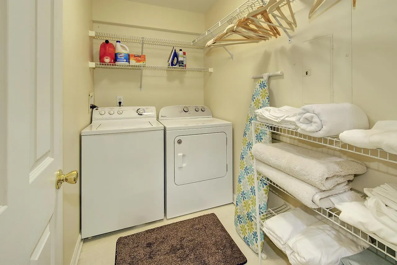 Lux Townhouse, Walk To All, Sleeps 6 Adults Louisville Apartment
